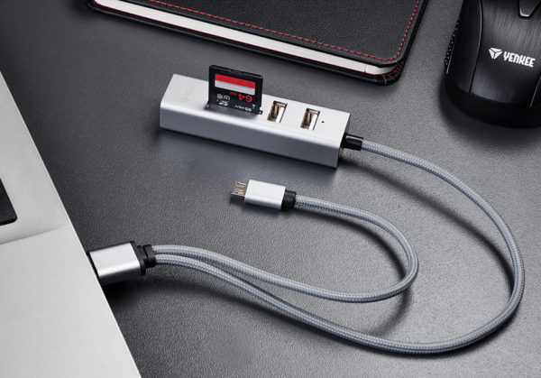 Vyhrajte adaptér Yankee USB 2.0 Hub and Card Reader